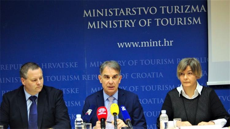 Slika /AA_2018_b-fotke/180206_mintpress1w.jpg